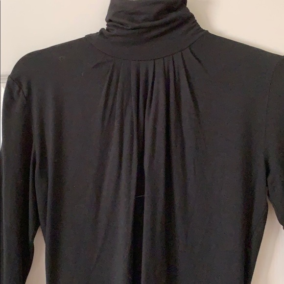 Banana Republic Mock Top - Picture 5 of 5